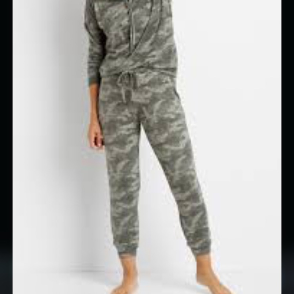 ISO Maurice’s Soft Hoodie & Jogger Lounge Sets Leopard & Camo Sz XL